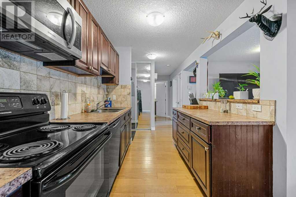 Single Family House Low rise for Sale in    Avenue SW Mission Calgary 