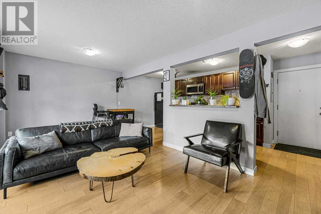 Single Family House Low rise for Sale in    Avenue SW Mission Calgary 