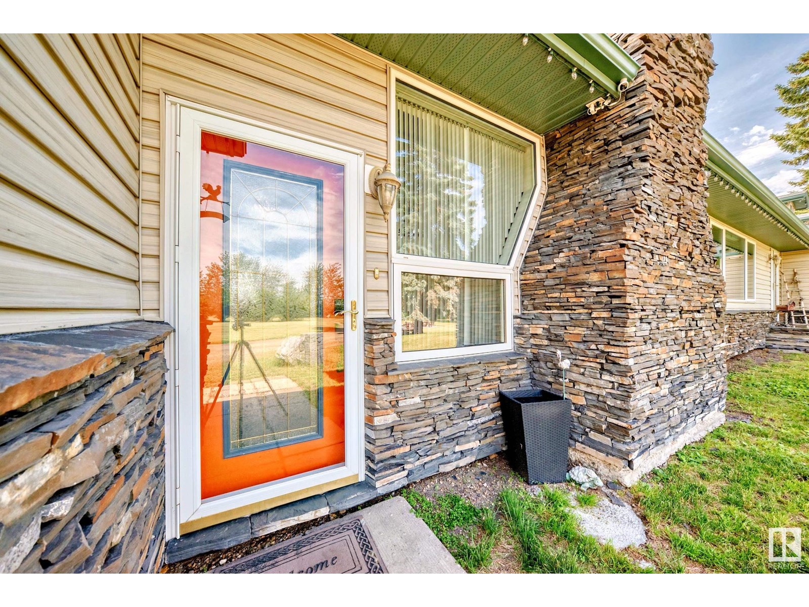 Photo 2 of 18403 25 St Ne, Edmonton AB