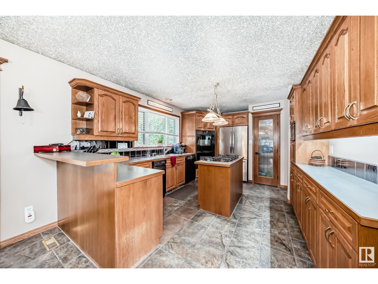 Photo 4 of 18403 25 St Ne, Edmonton AB