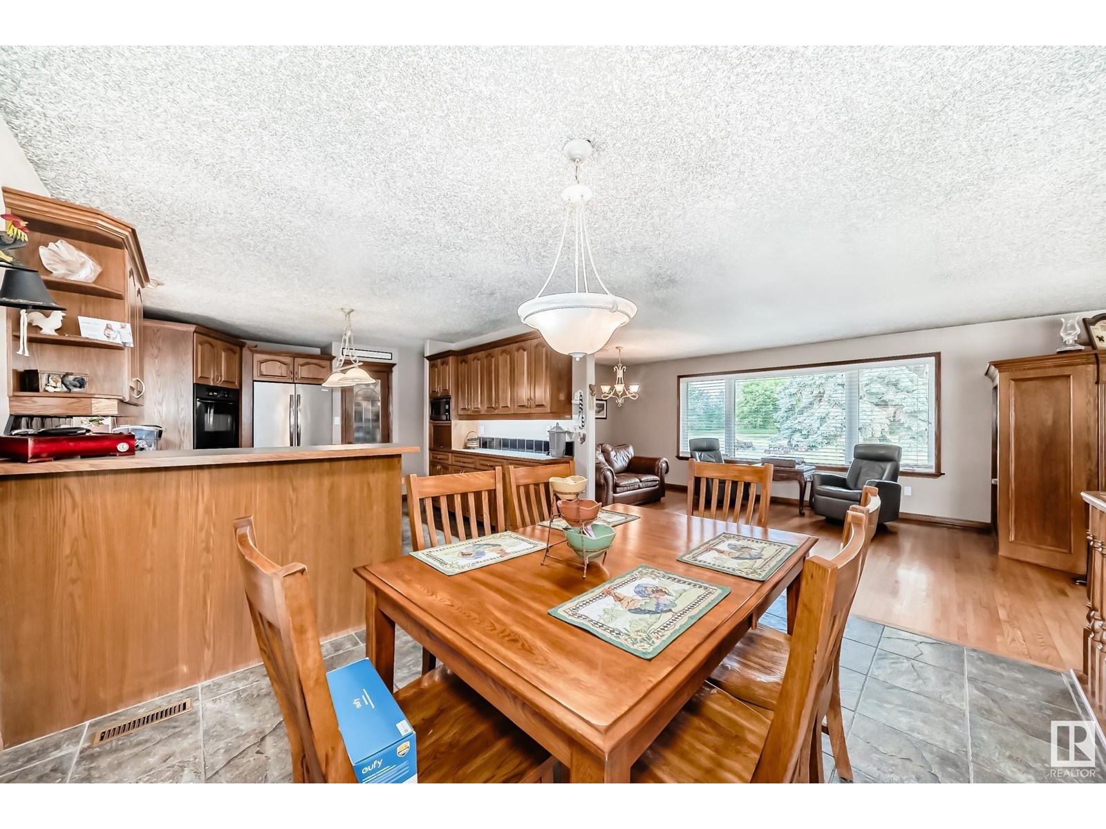 Photo 17 of 18403 25 St Ne, Edmonton AB