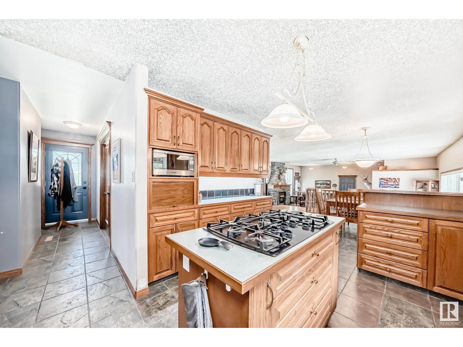 Photo 10 of 18403 25 St Ne, Edmonton AB