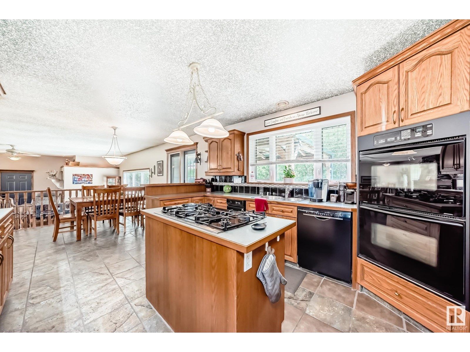 Photo 8 of 18403 25 St Ne, Edmonton AB