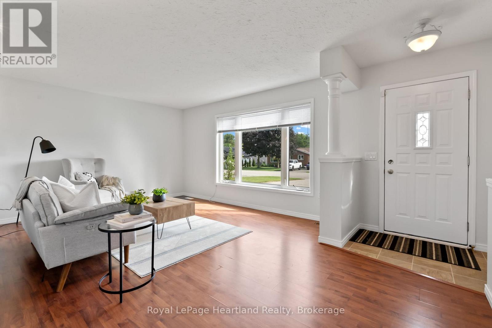 Photo 12 of 214 Margaret Street S, Minto ON