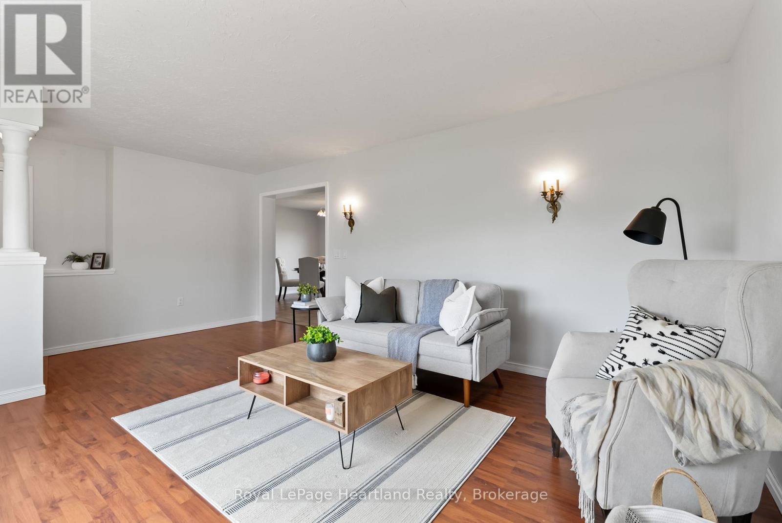 Photo 9 of 214 Margaret Street S, Minto ON