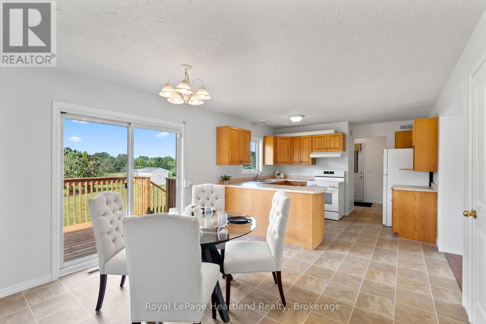 Photo 16 of 214 Margaret Street S, Minto ON