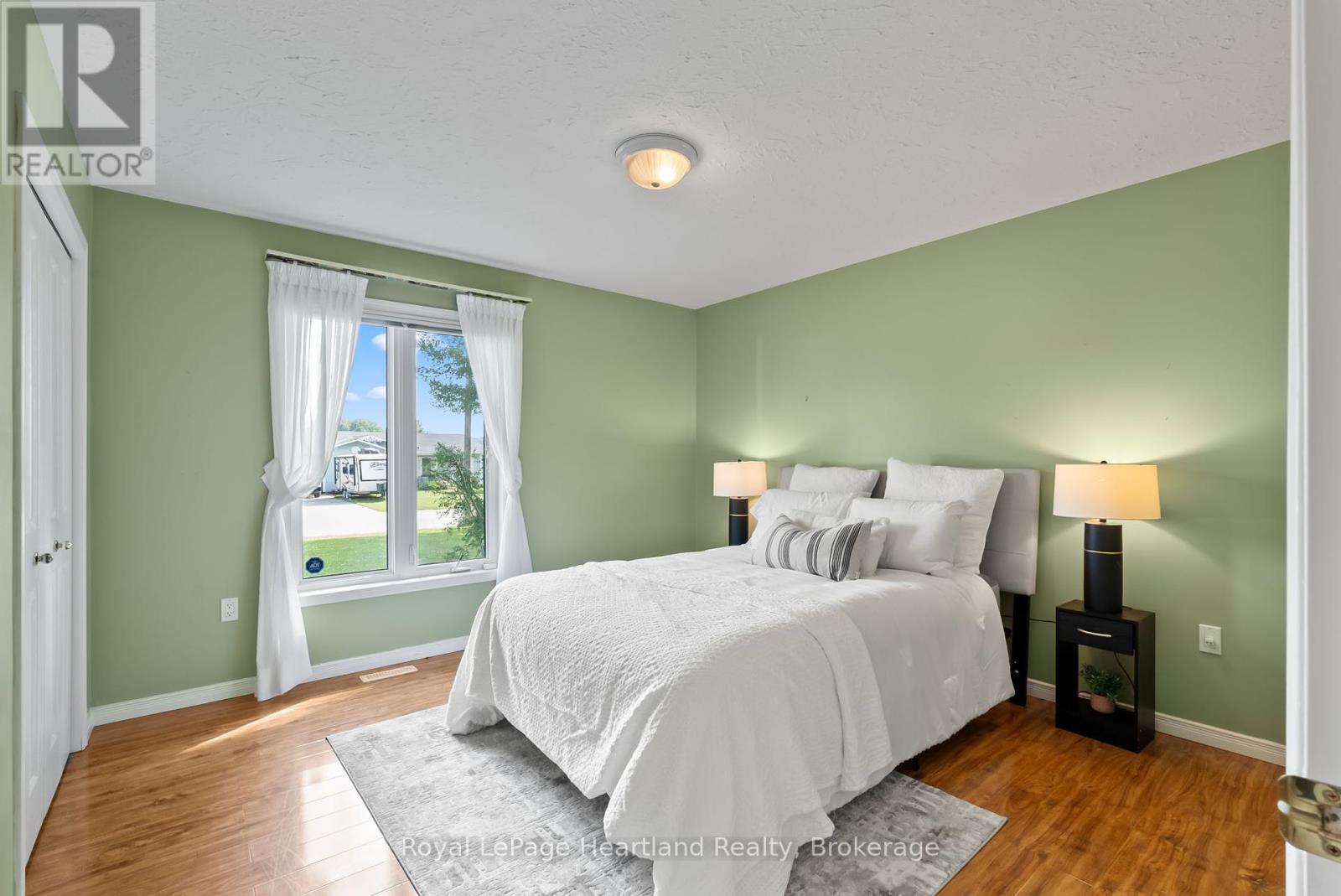 Photo 18 of 214 Margaret Street S, Minto ON