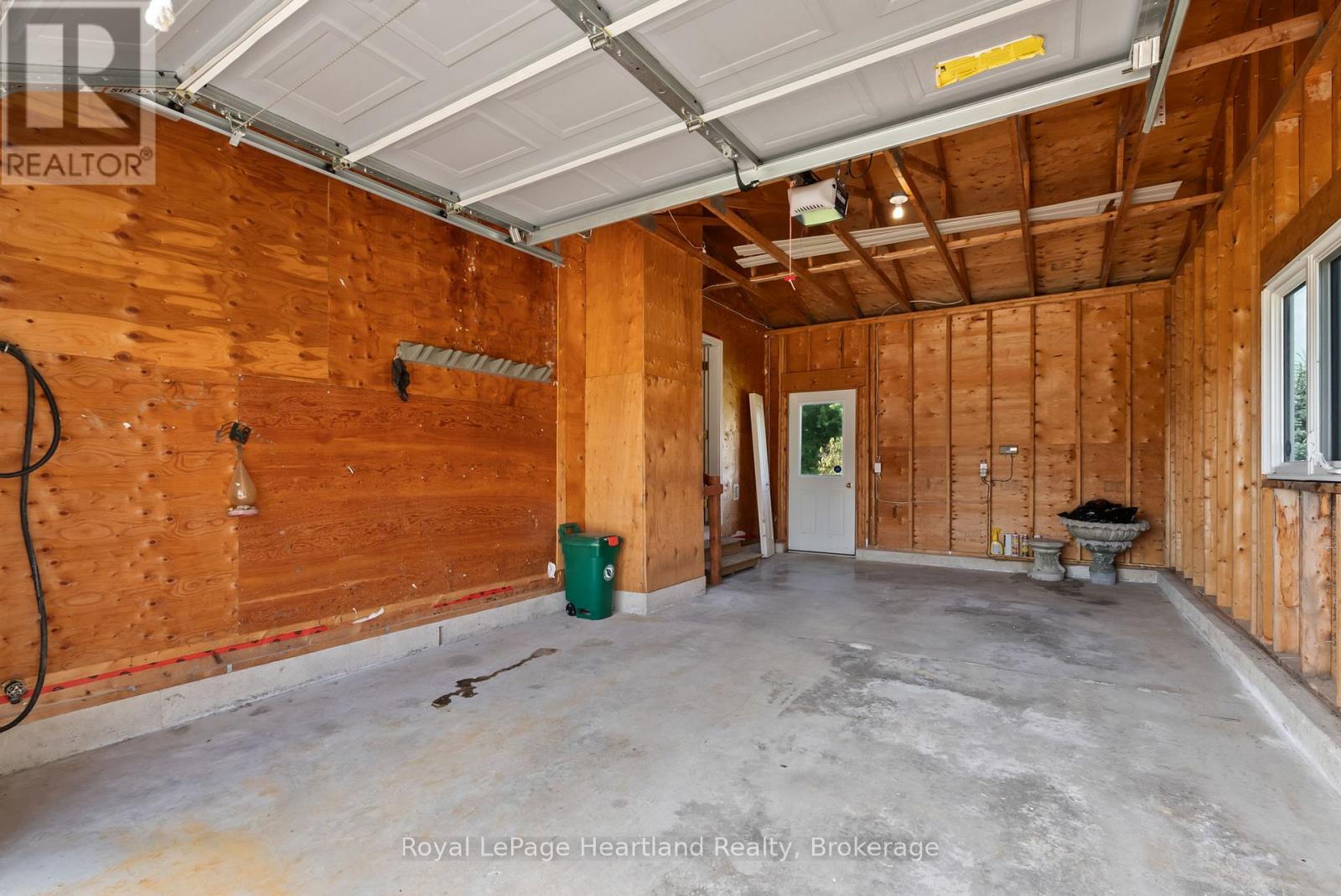 Photo 25 of 214 Margaret Street S, Minto ON