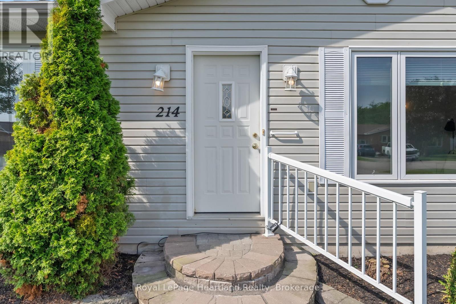 Photo 5 of 214 Margaret Street S, Minto ON