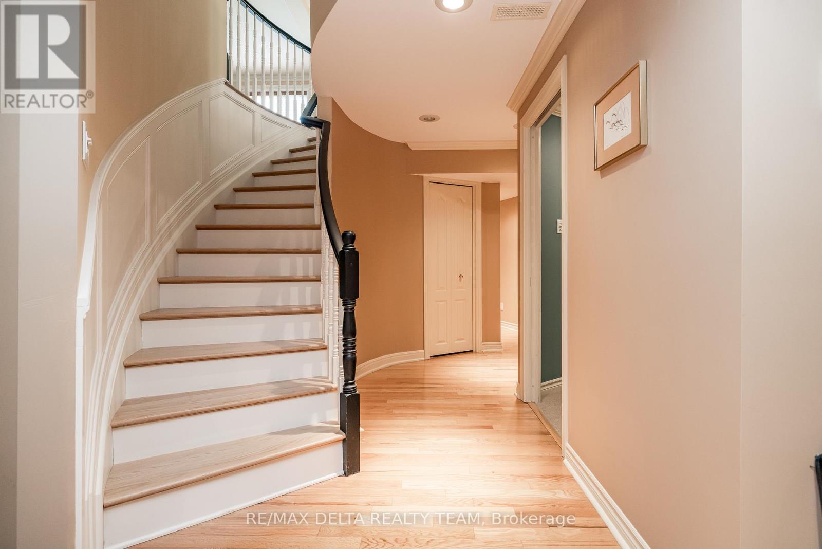 Photo 8 of 1779 Heatherstone Crescent, Ottawa ON