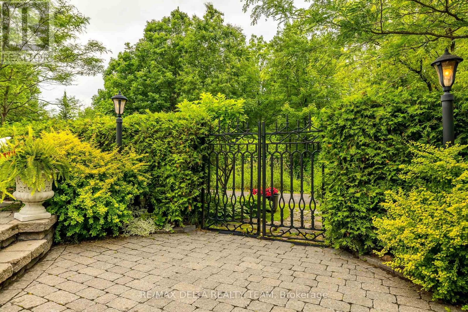 Photo 3 of 1779 Heatherstone Crescent, Ottawa ON