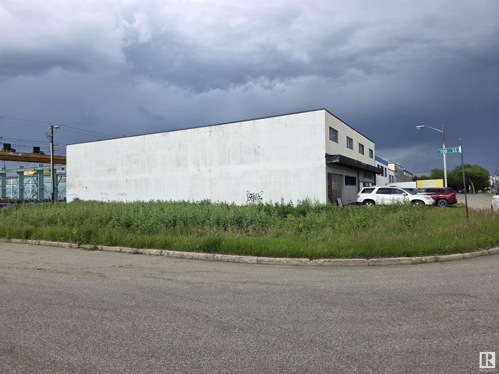 Photo 1 of 9946 70 Av Nw Nw, Edmonton AB