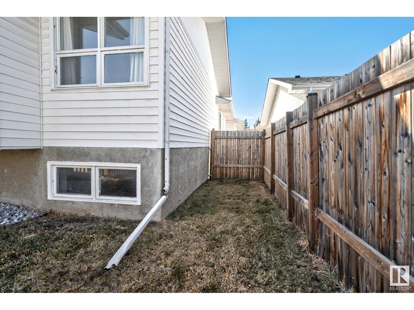 Photo 25 of 17419 96 St Nw Nw, Edmonton AB