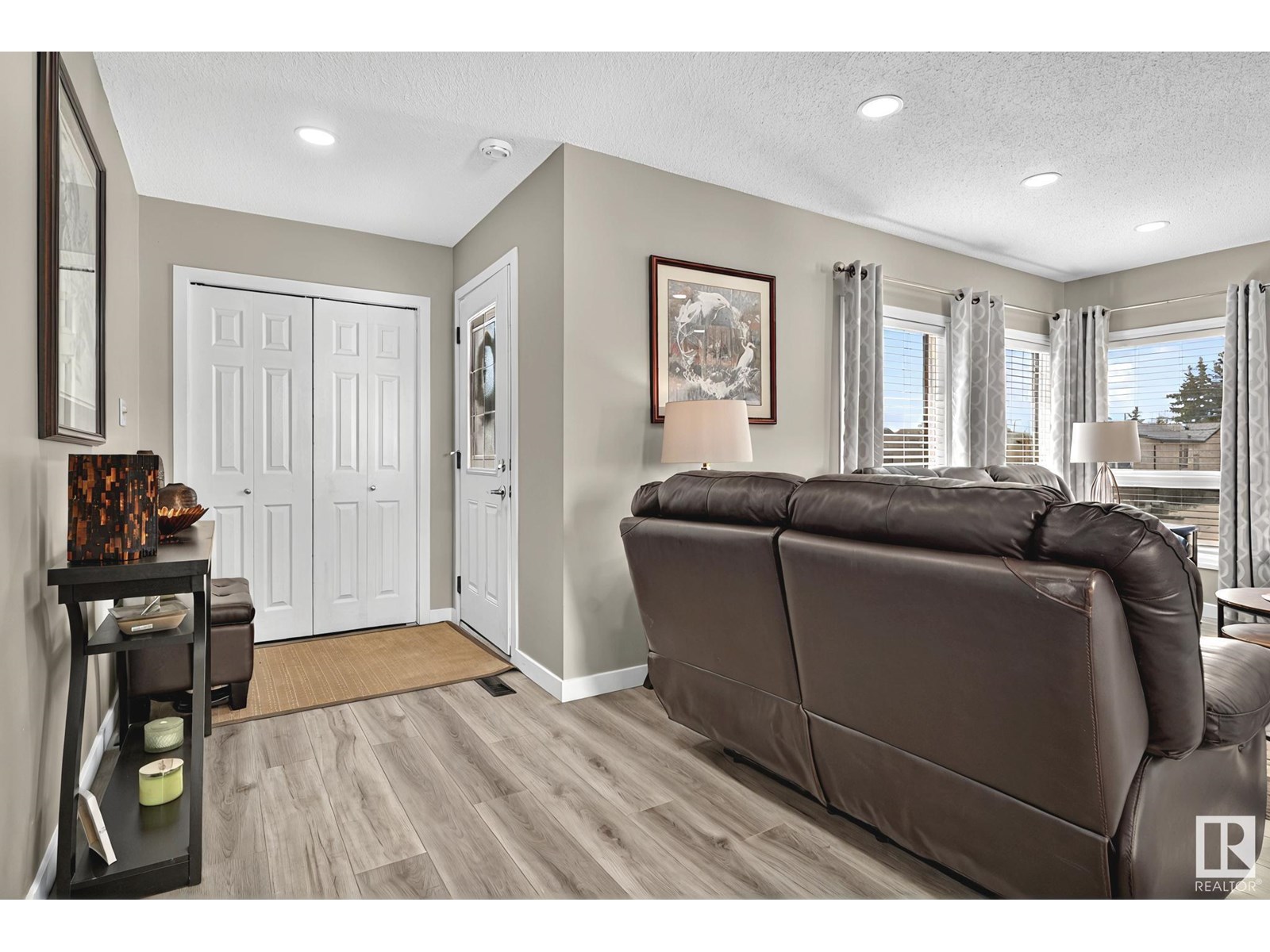 Photo 9 of 17419 96 St Nw Nw, Edmonton AB