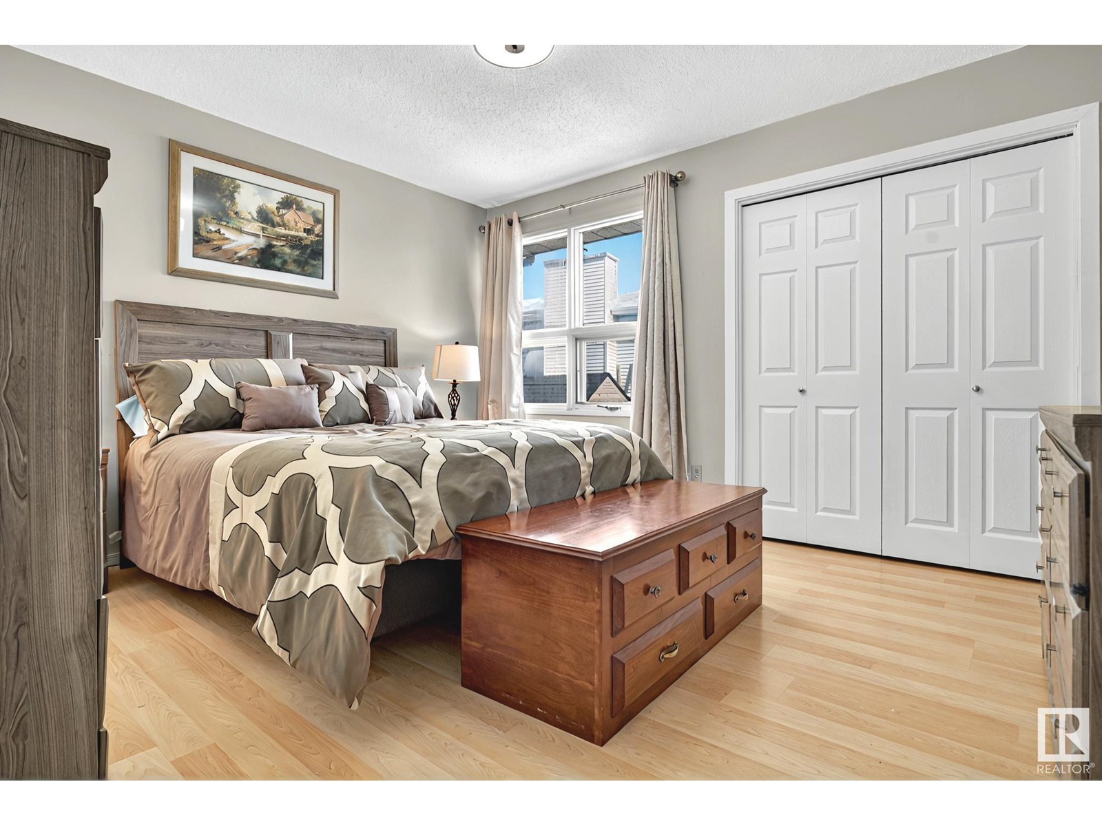 Photo 5 of 17419 96 St Nw Nw, Edmonton AB