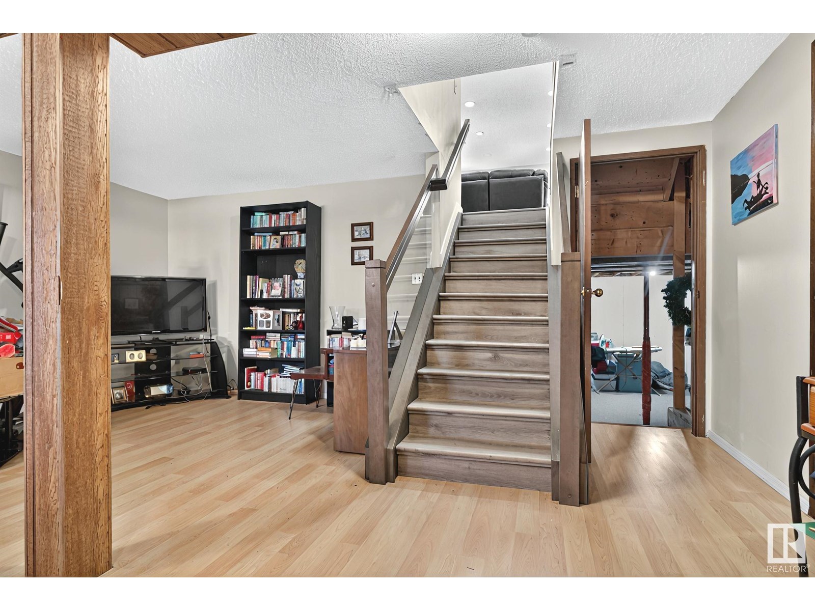 Photo 7 of 17419 96 St Nw Nw, Edmonton AB