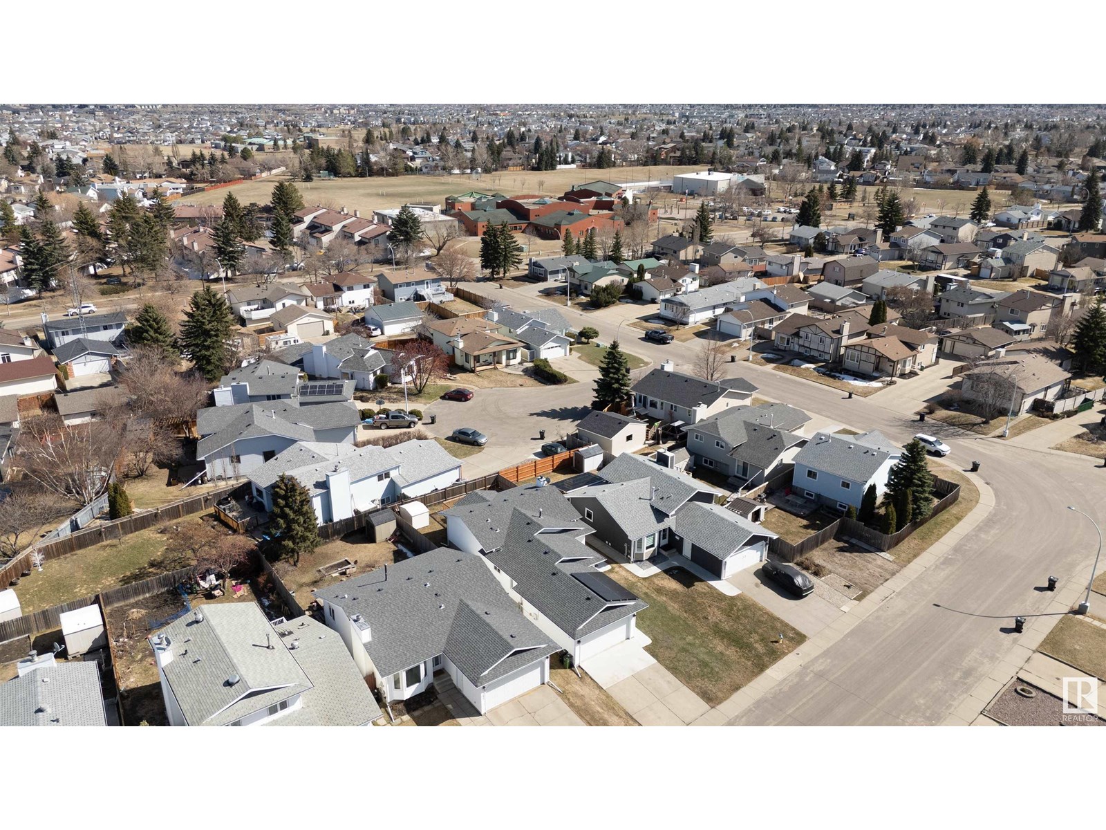 Photo 31 of 17419 96 St Nw Nw, Edmonton AB