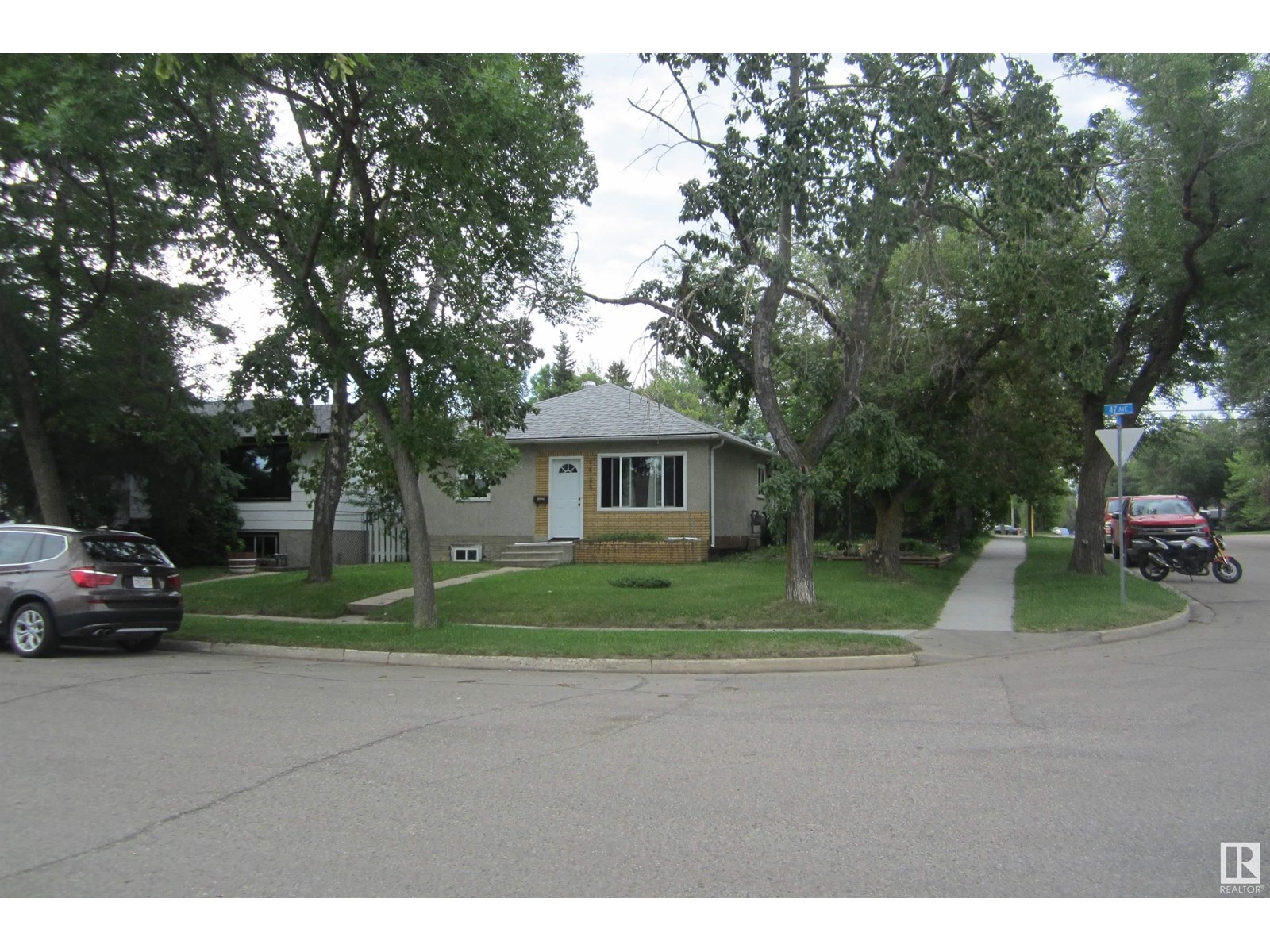 Photo 5 of 4423 47th Av, Leduc AB