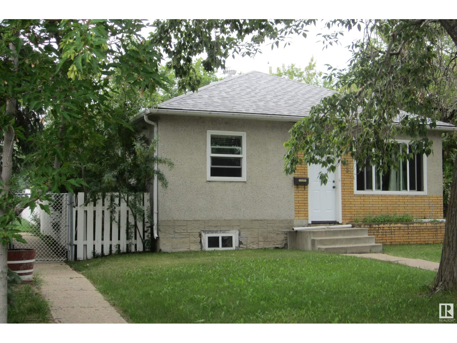 Photo 11 of 4423 47th Av, Leduc AB