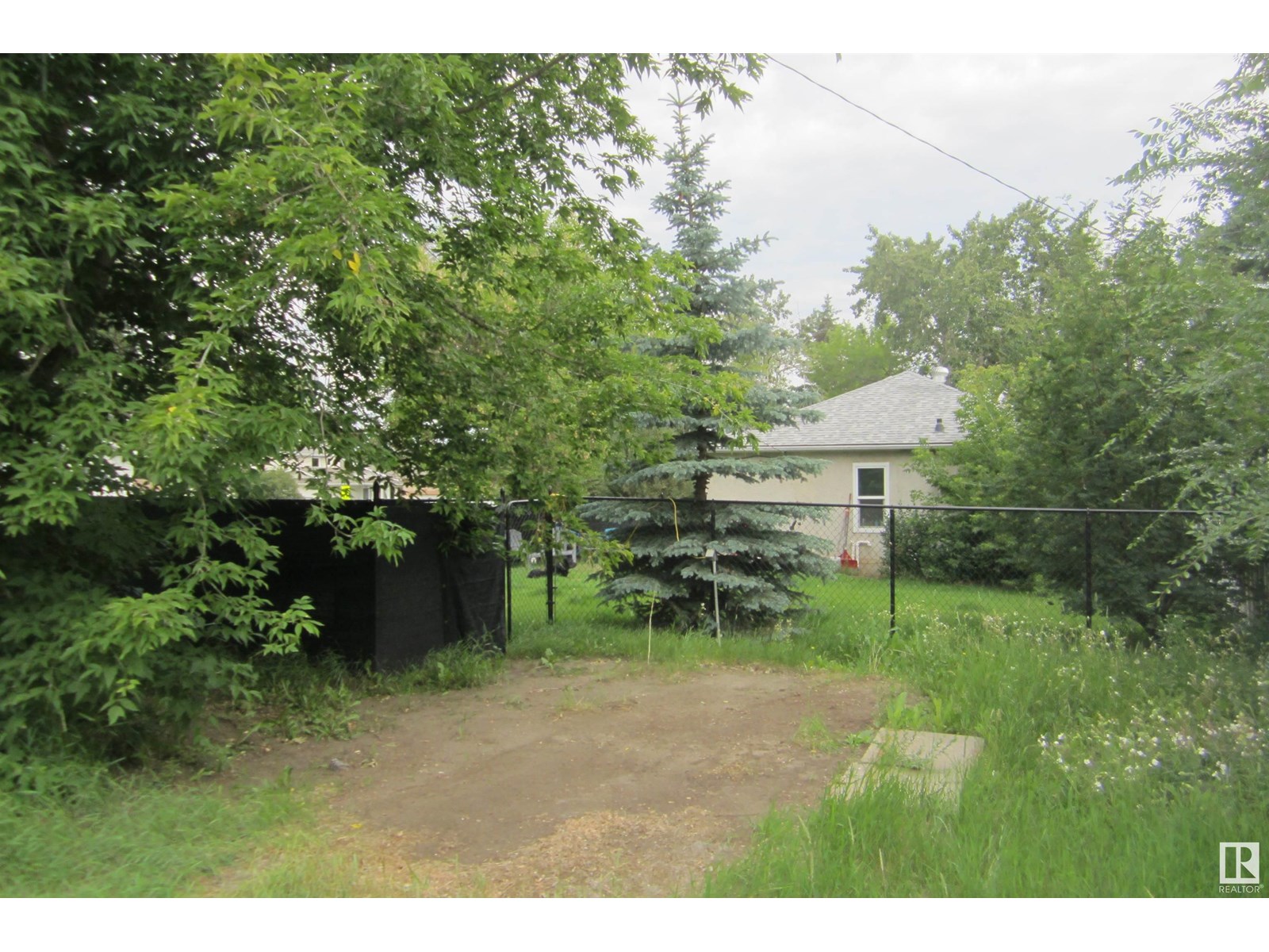 Photo 1 of 4423 47th Av, Leduc AB