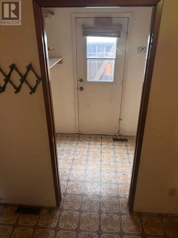 Single Family House 5 Level for Sale in  Deermoss Crescent SE Deer Run Calgary 