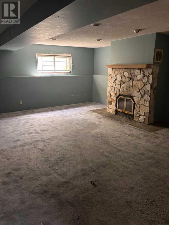 Single Family House 5 Level for Sale in  Deermoss Crescent SE Deer Run Calgary 
