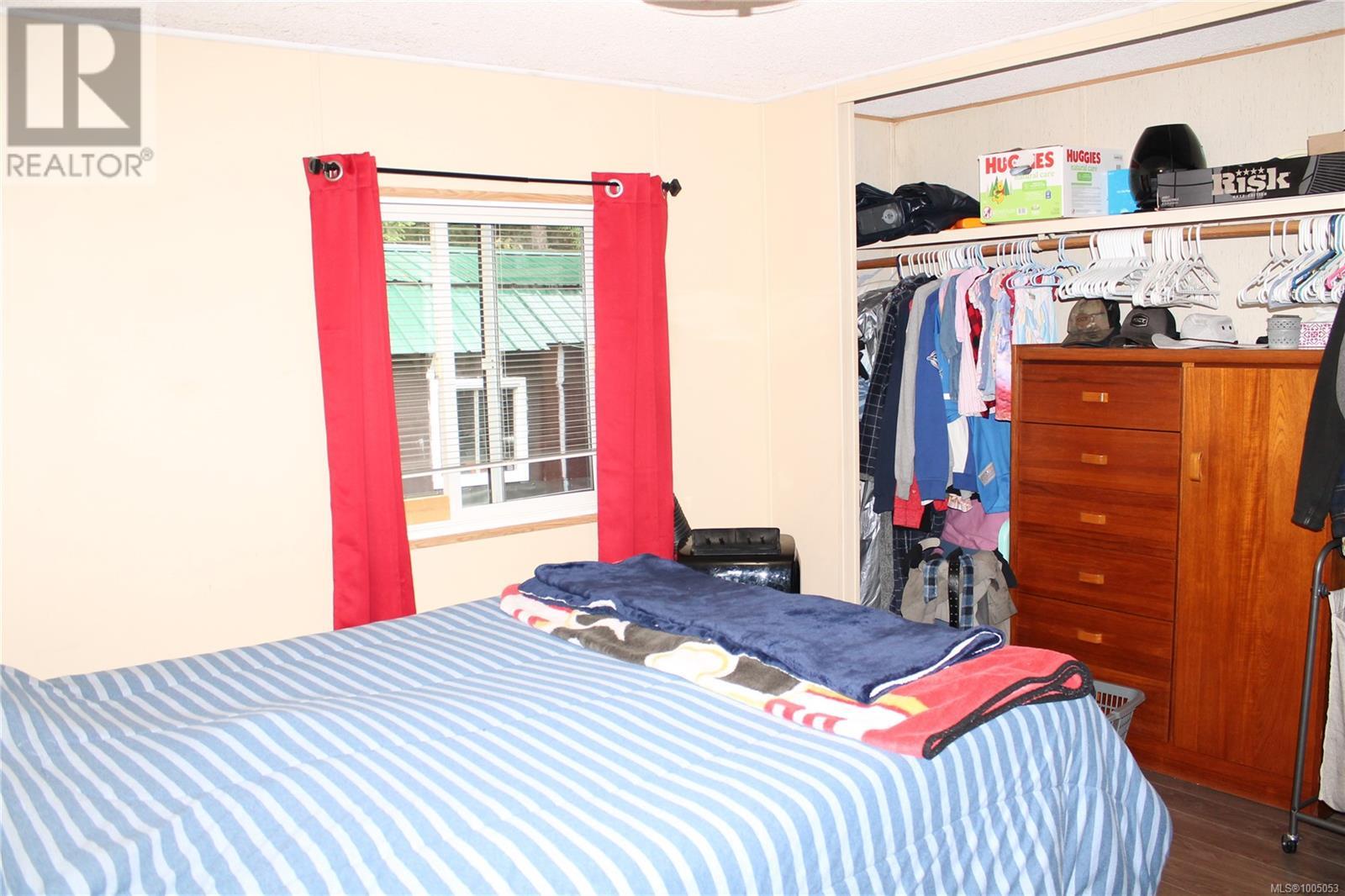 Photo 5 of 14 1310 Spruston Rd, Nanaimo BC