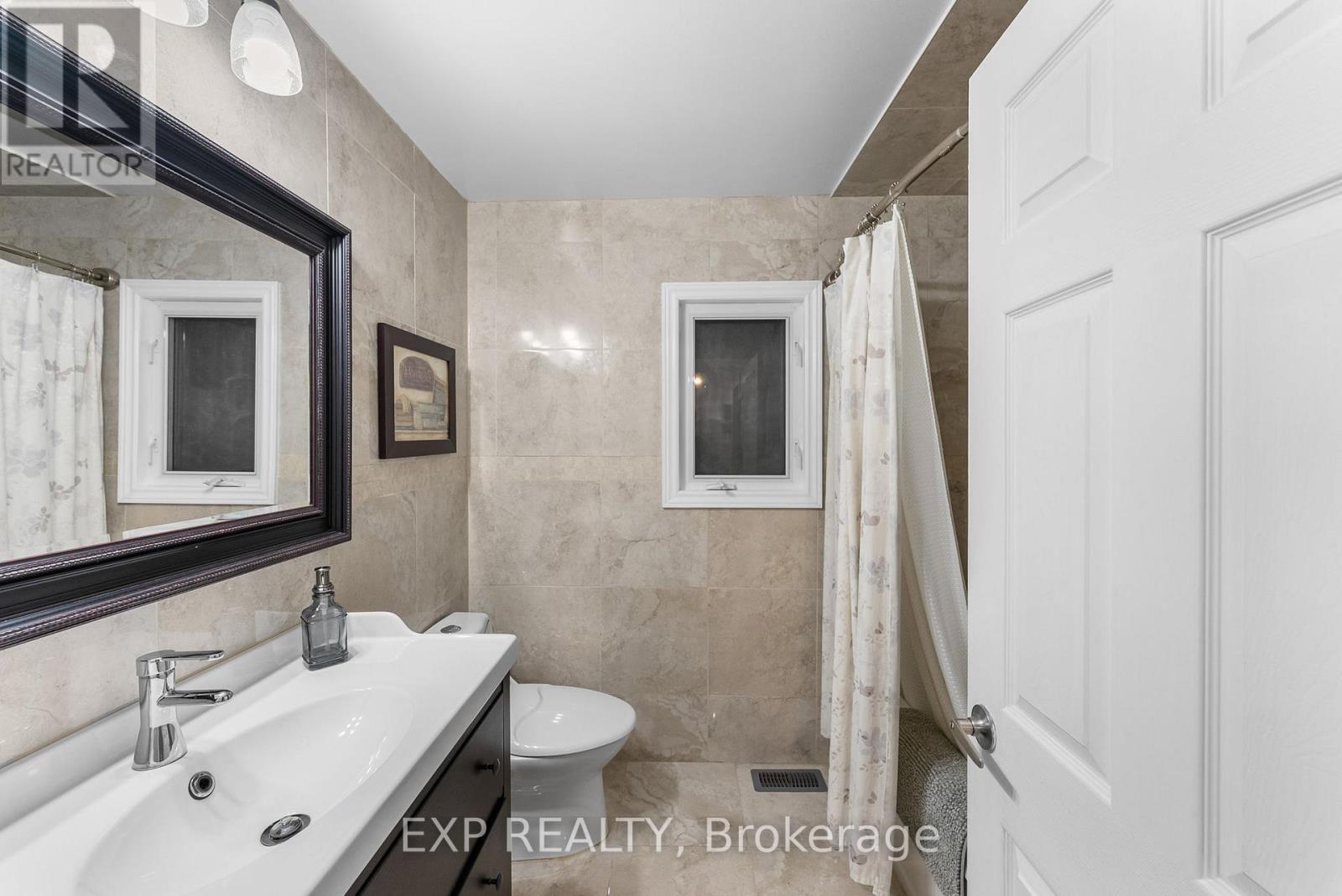 Photo 17 of 111 A Church Street, Georgina ON