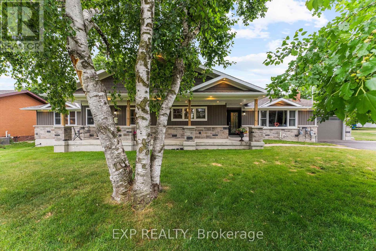 Photo 3 of 111 A Church Street, Georgina ON