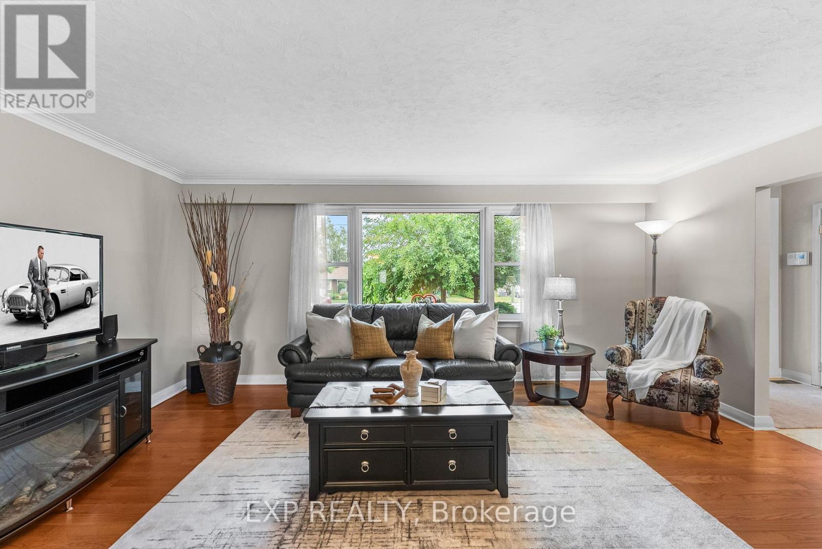 Photo 7 of 111 A Church Street, Georgina ON