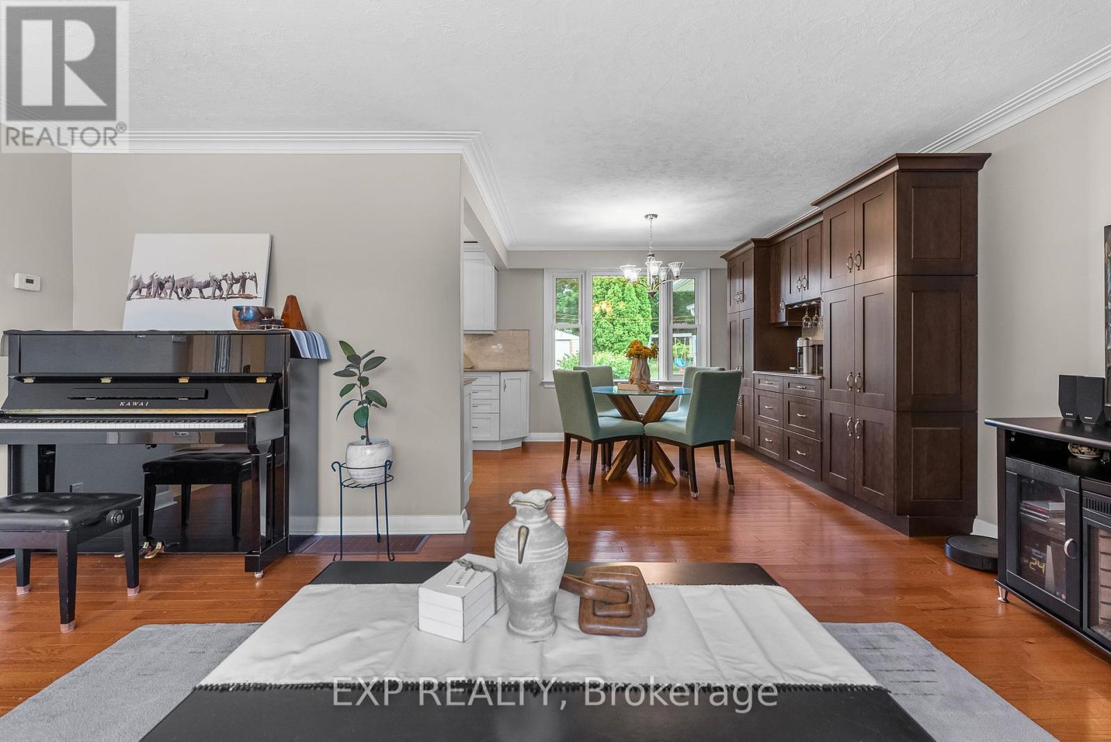 Photo 9 of 111 A Church Street, Georgina ON