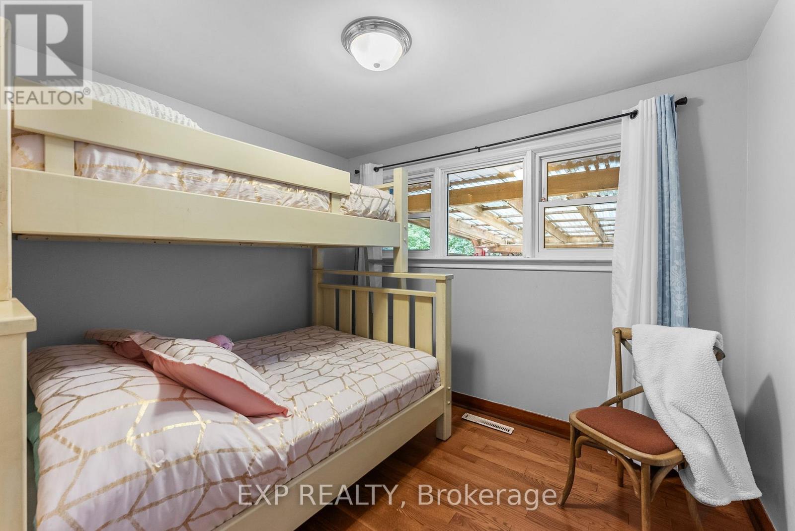 Photo 17 of 111 Church Street, Georgina ON