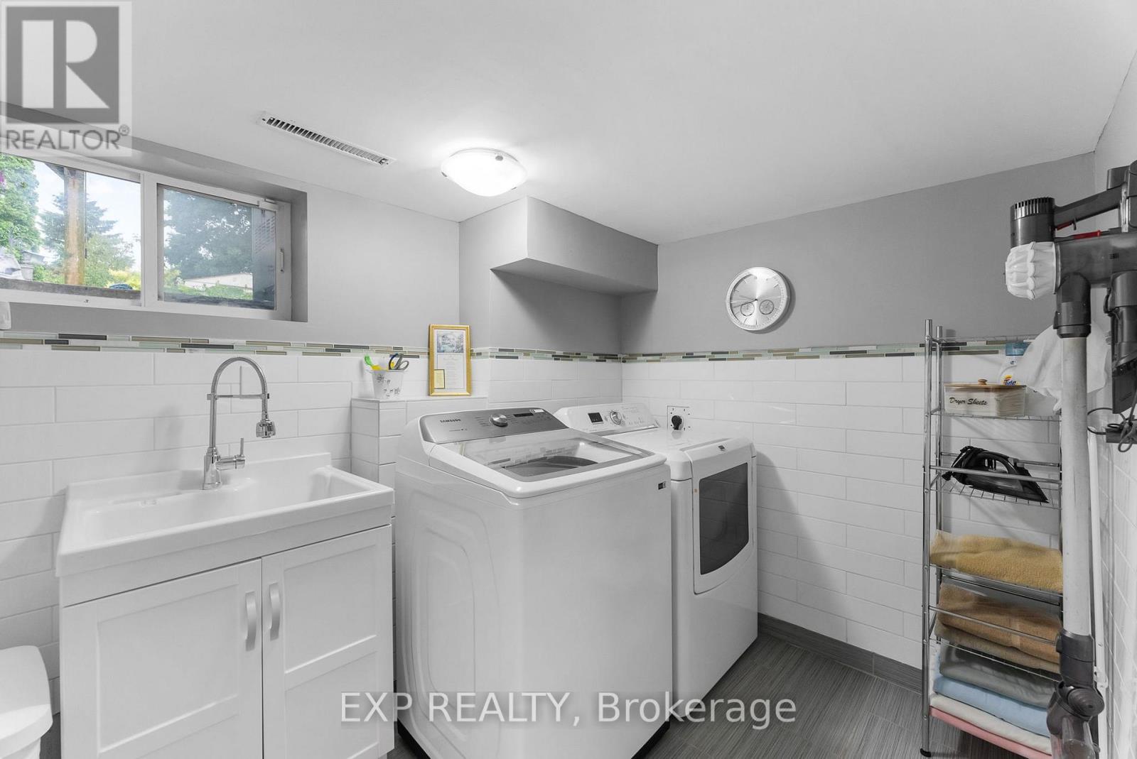 Photo 23 of 111 Church Street, Georgina ON