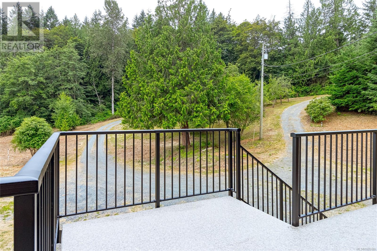 Photo 3 of 13289 Prospect Dr, Ladysmith BC