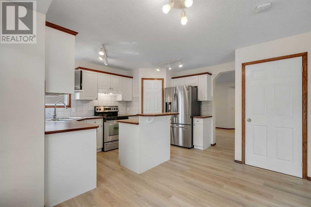 Single Family House for Sale in  Tuscany Way NW Tuscany Calgary 