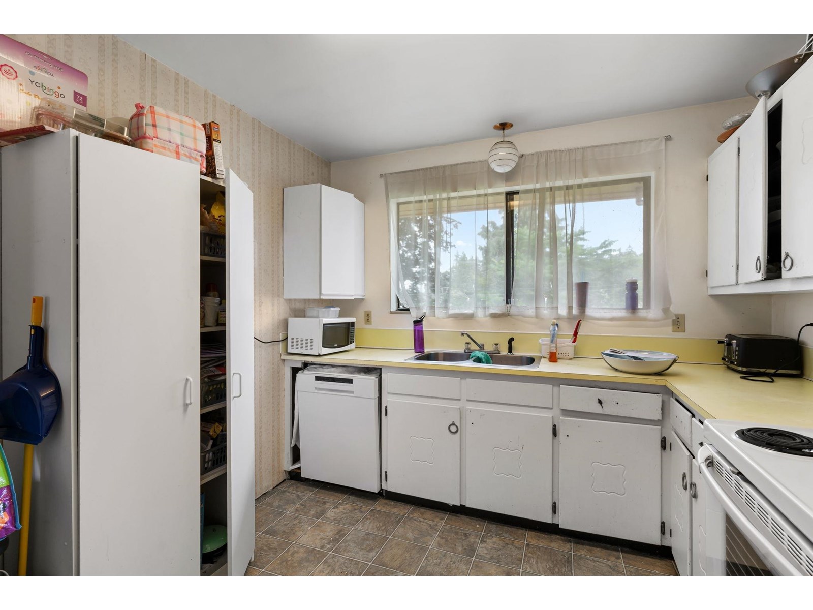 Photo 10 of 14635 59 A Avenue, Surrey BC