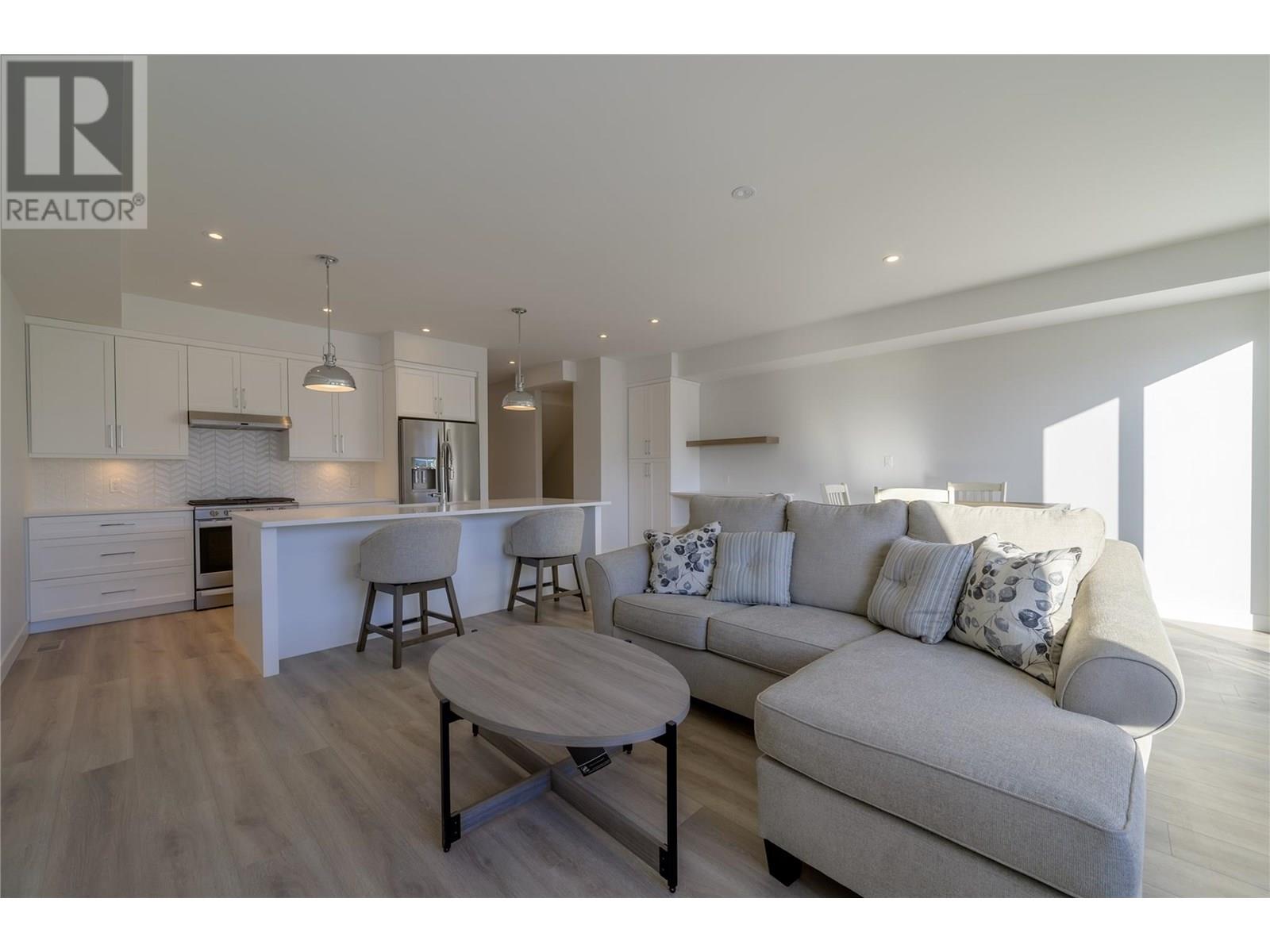 Photo 8 of 128 River Gate Drive, Kamloops BC