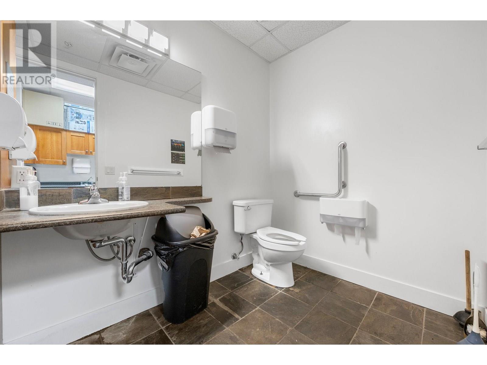 100 2476 Westlake Road, West Kelowna