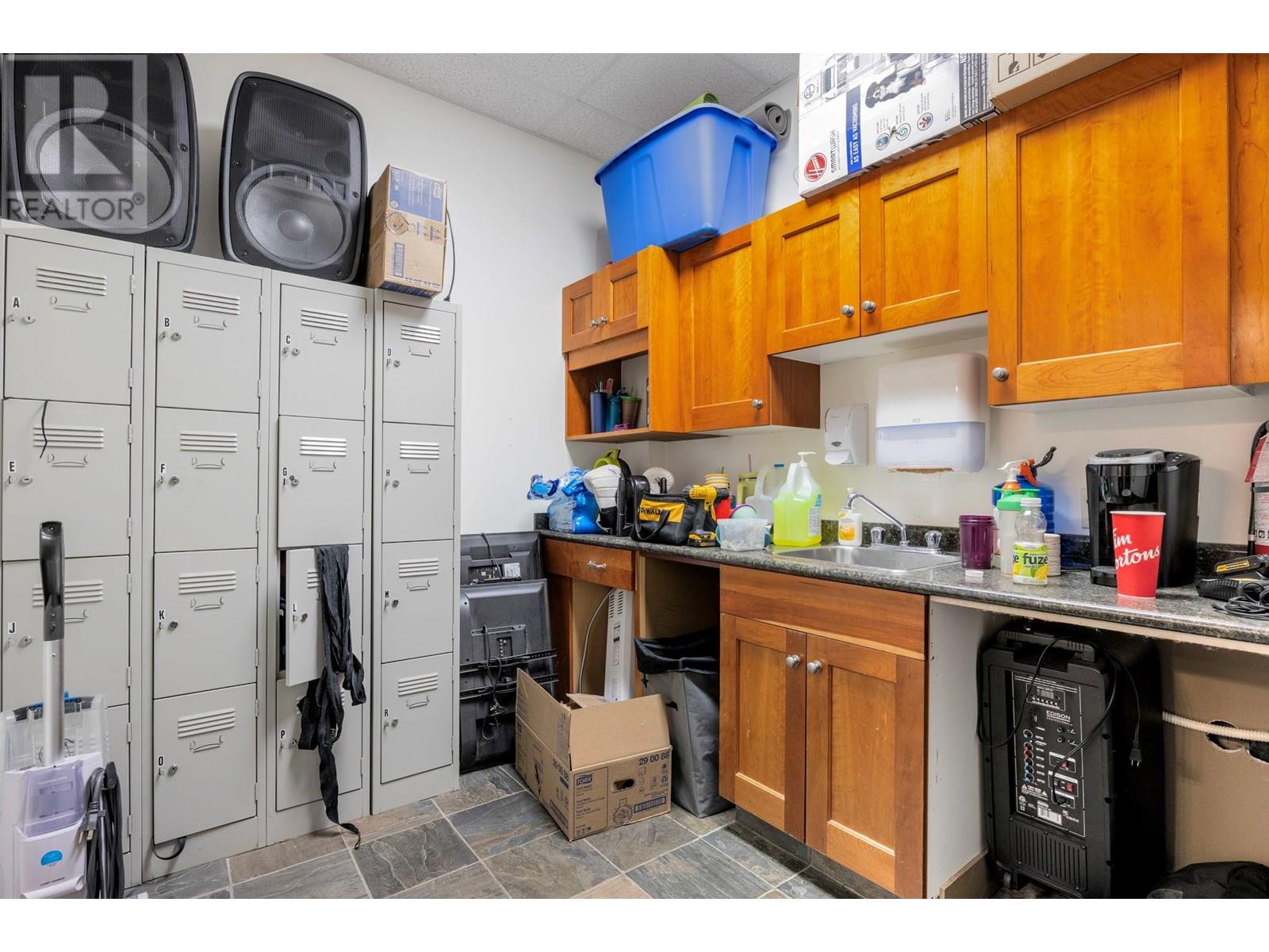 100 2476 Westlake Road, West Kelowna