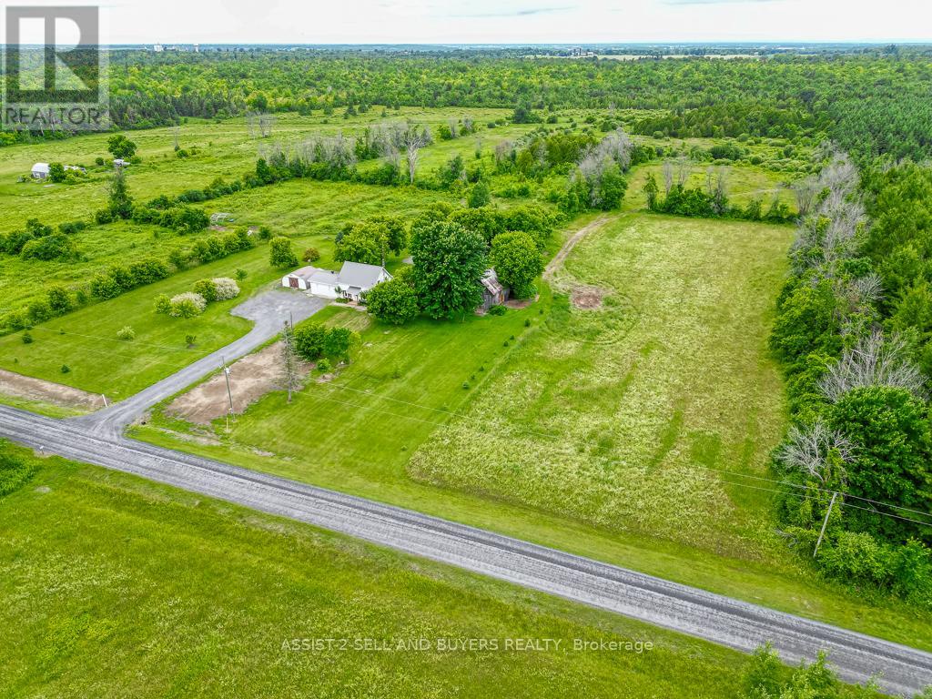 Photo 2 of 18485 Kenyon Conc Rd 5 Road, North Glengarry ON