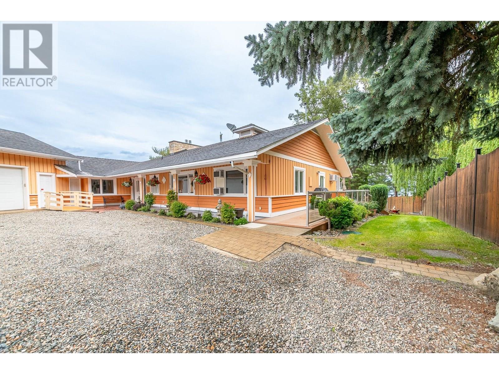 Photo 32 of 957 Garroway Road, Sorrento BC