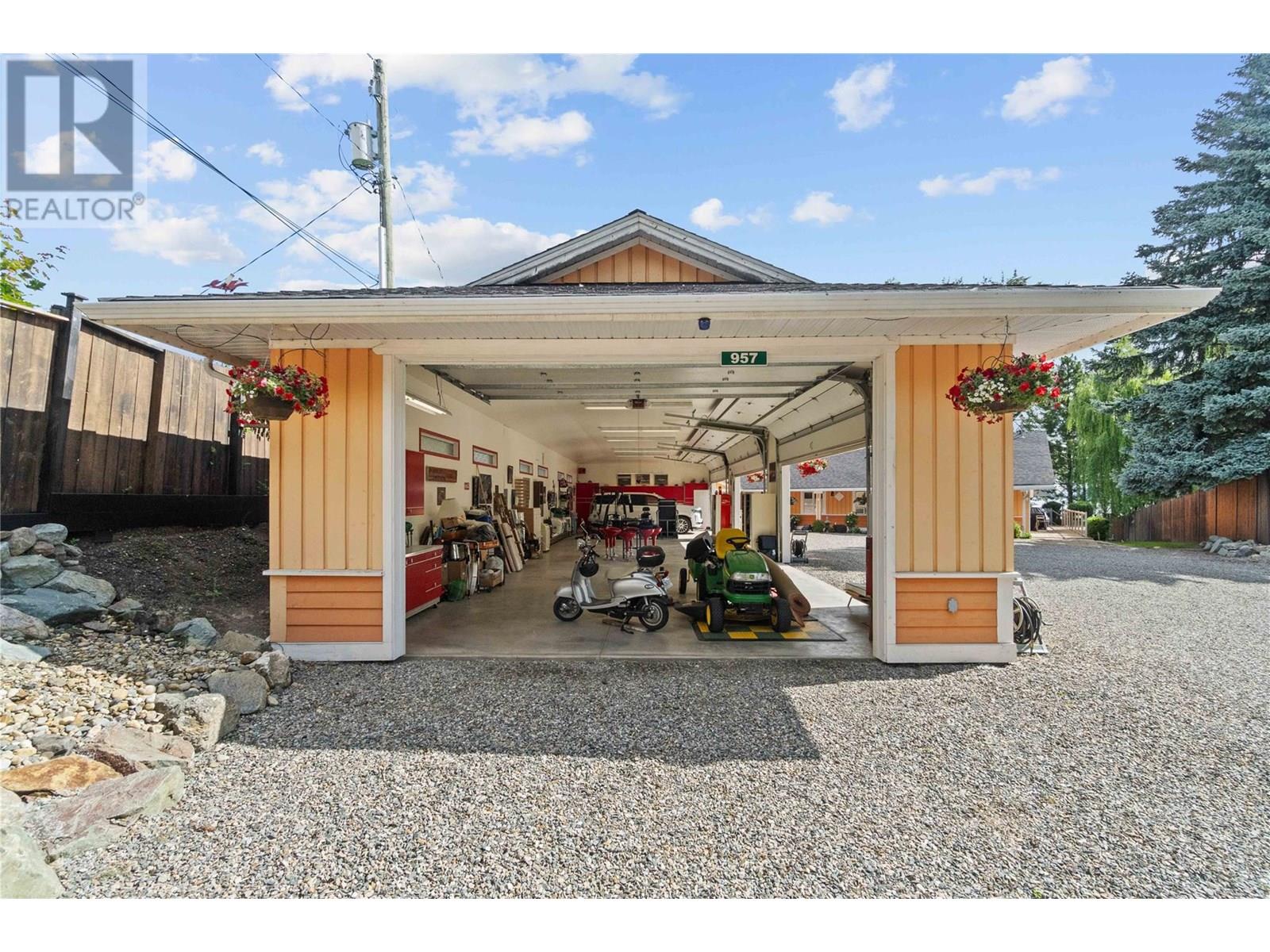 Photo 36 of 957 Garroway Road, Sorrento BC