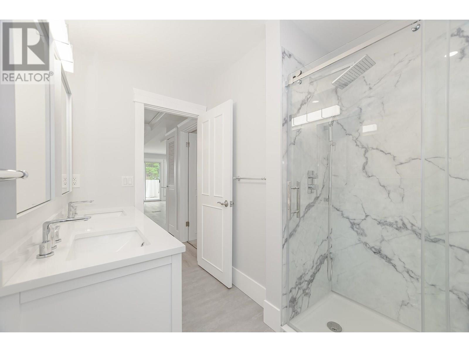 Photo 20 of 957 Garroway Road, Sorrento BC