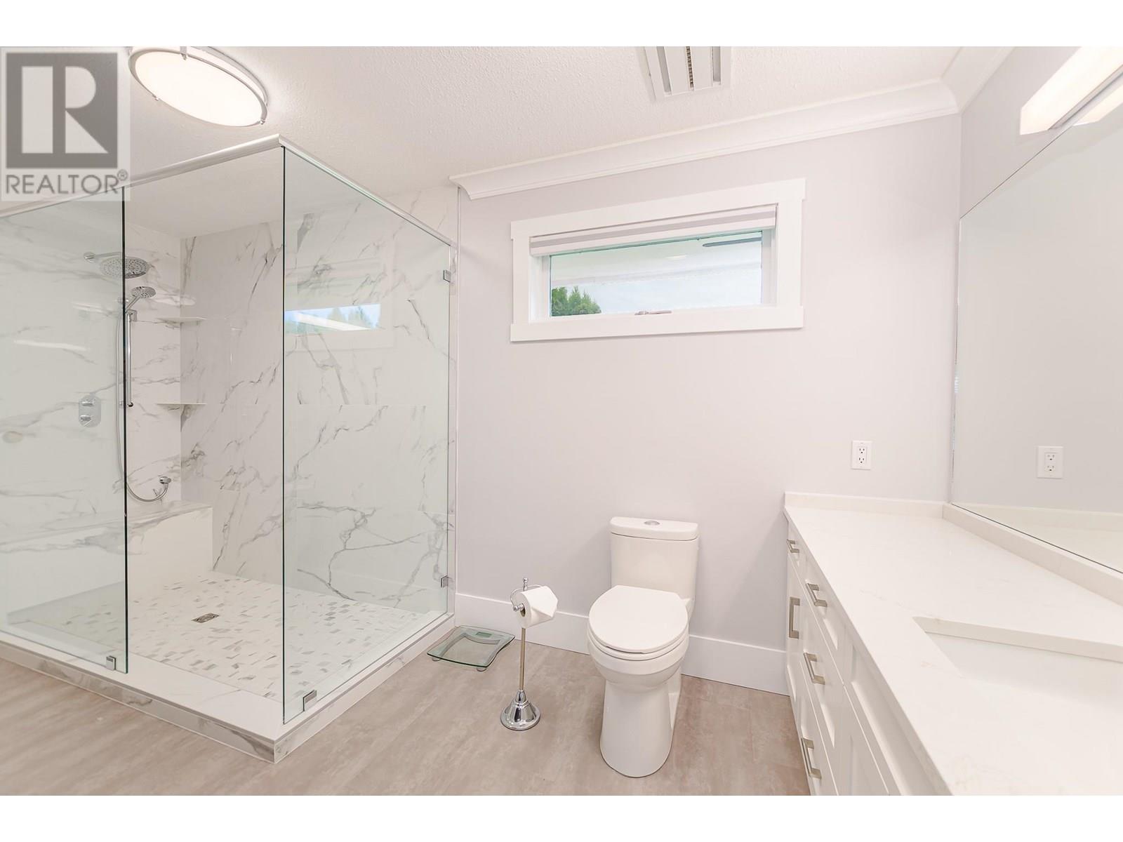 Photo 11 of 957 Garroway Road, Sorrento BC