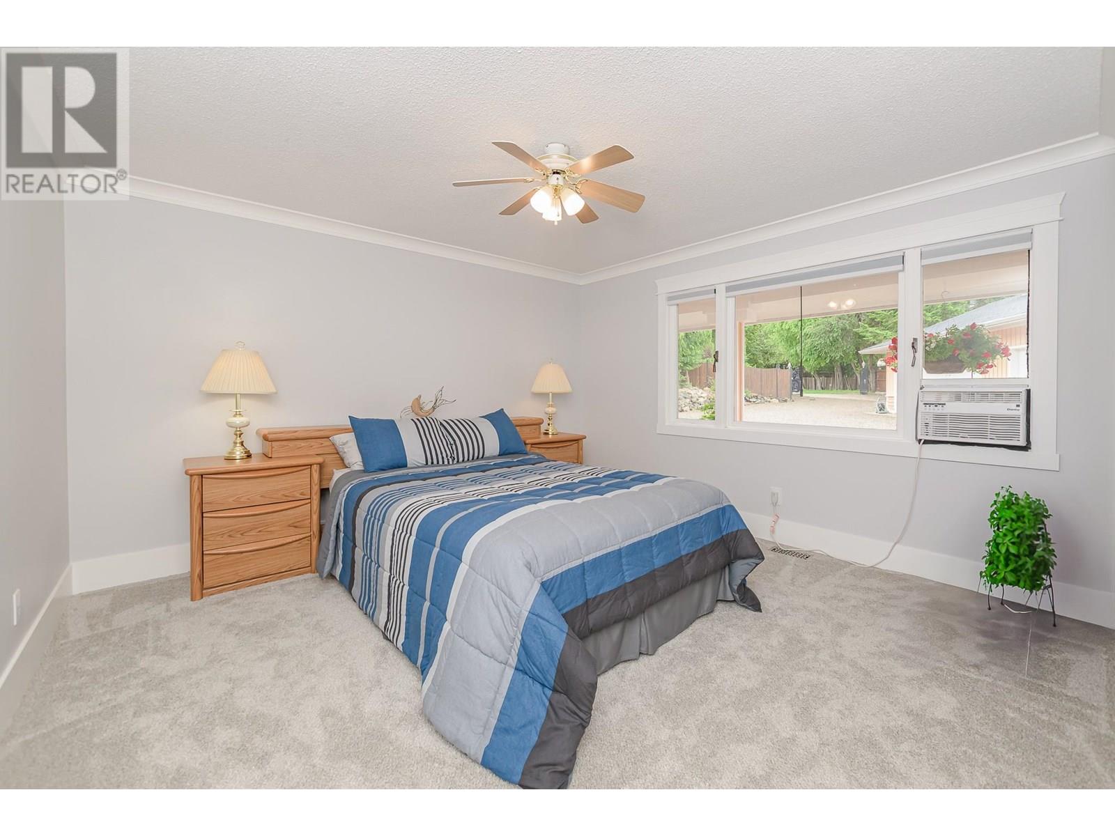 Photo 2 of 957 Garroway Road, Sorrento BC