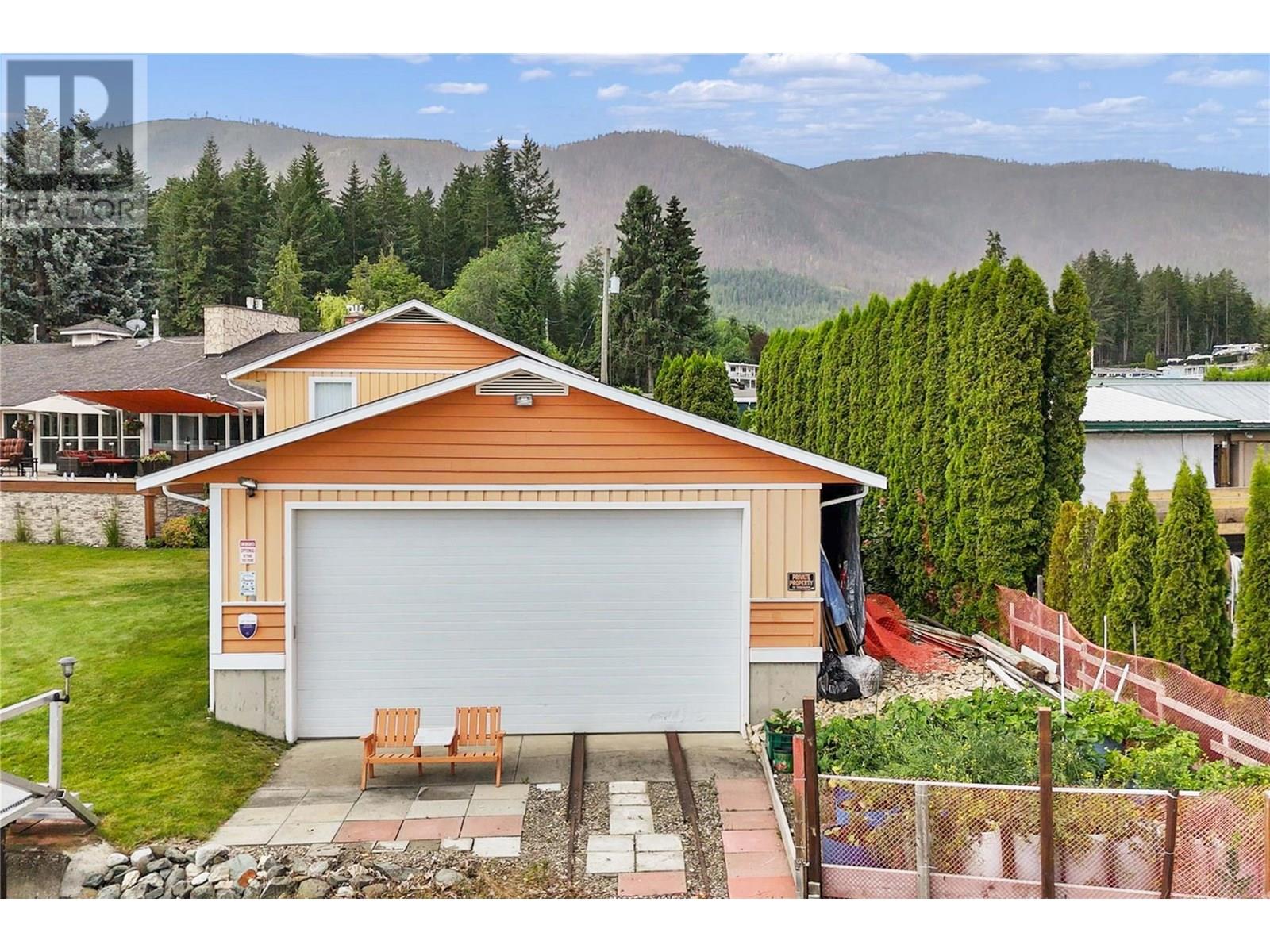 Photo 30 of 957 Garroway Road, Sorrento BC