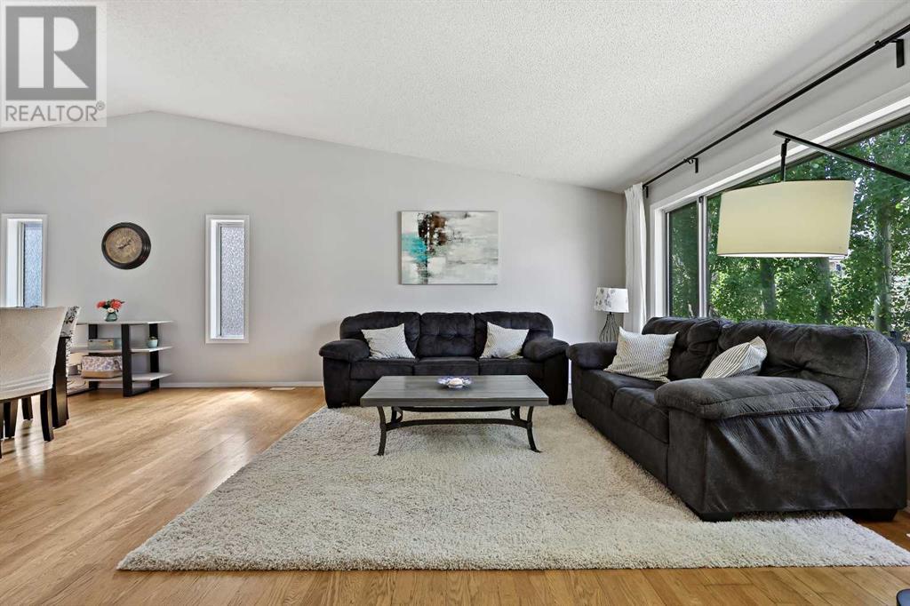 Single Family House for Sale in  Scenic Hill Close NW Scenic Acres Calgary 