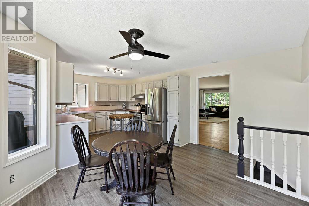 Single Family House for Sale in  Scenic Hill Close NW Scenic Acres Calgary 