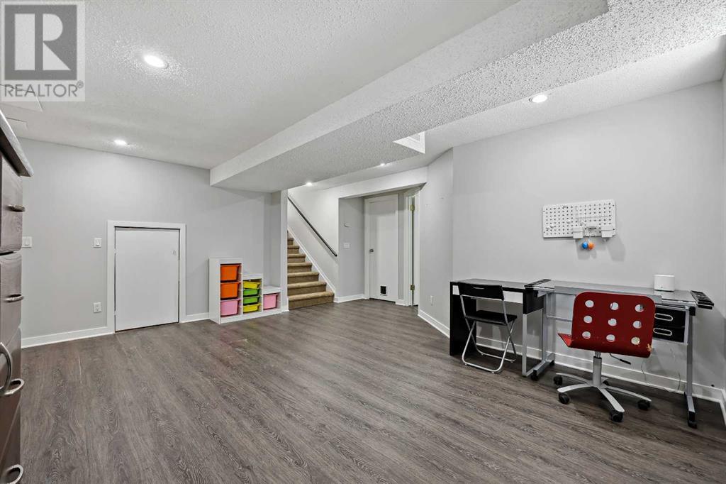Single Family House for Sale in  Scenic Hill Close NW Scenic Acres Calgary 