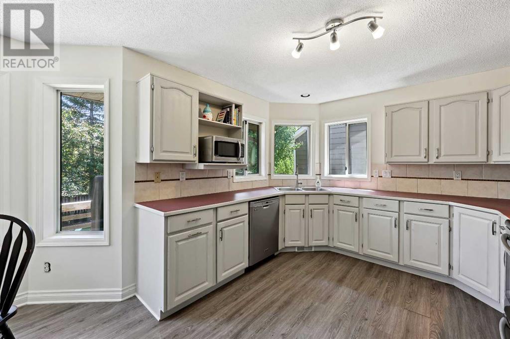 Single Family House for Sale in  Scenic Hill Close NW Scenic Acres Calgary 